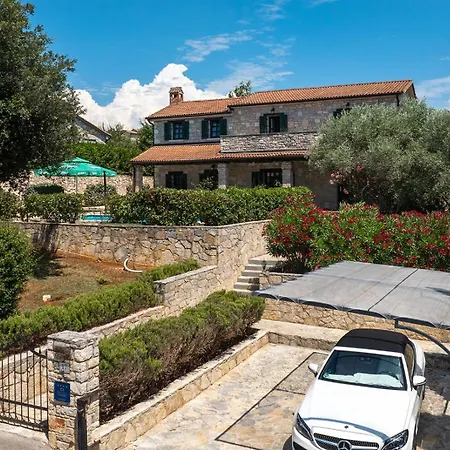 Vila San Lorenzo *