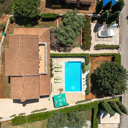 San Lorenzo Villa *